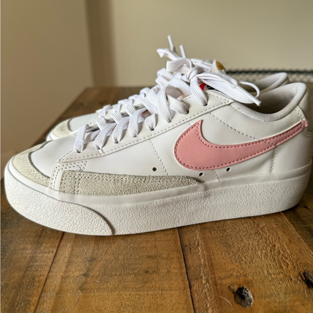 Nike blazer Women's White and Pink Sneakers